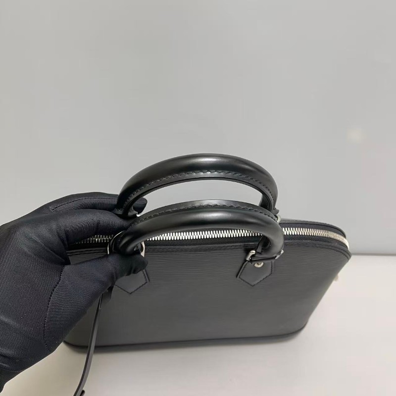 LV路易威登Alma小號黑色水波纹貝殼包-5