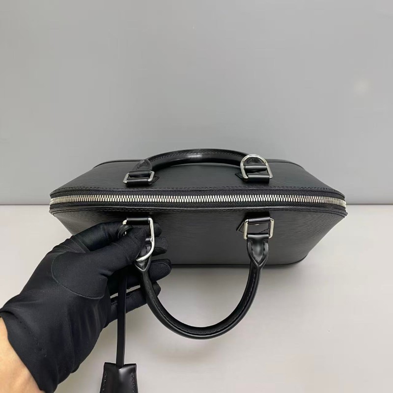 LV路易威登Alma小號黑色水波纹貝殼包-6