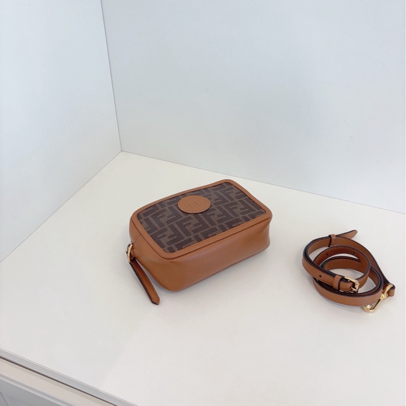 Fendi老花相機包-5