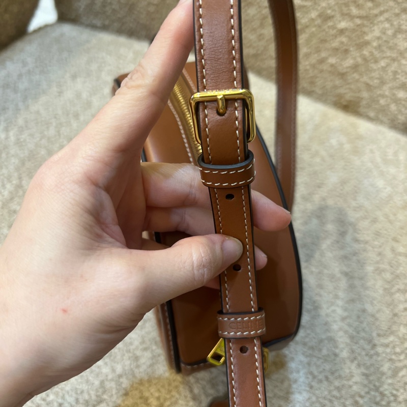 CELINE焦糖色大圓餅包-3