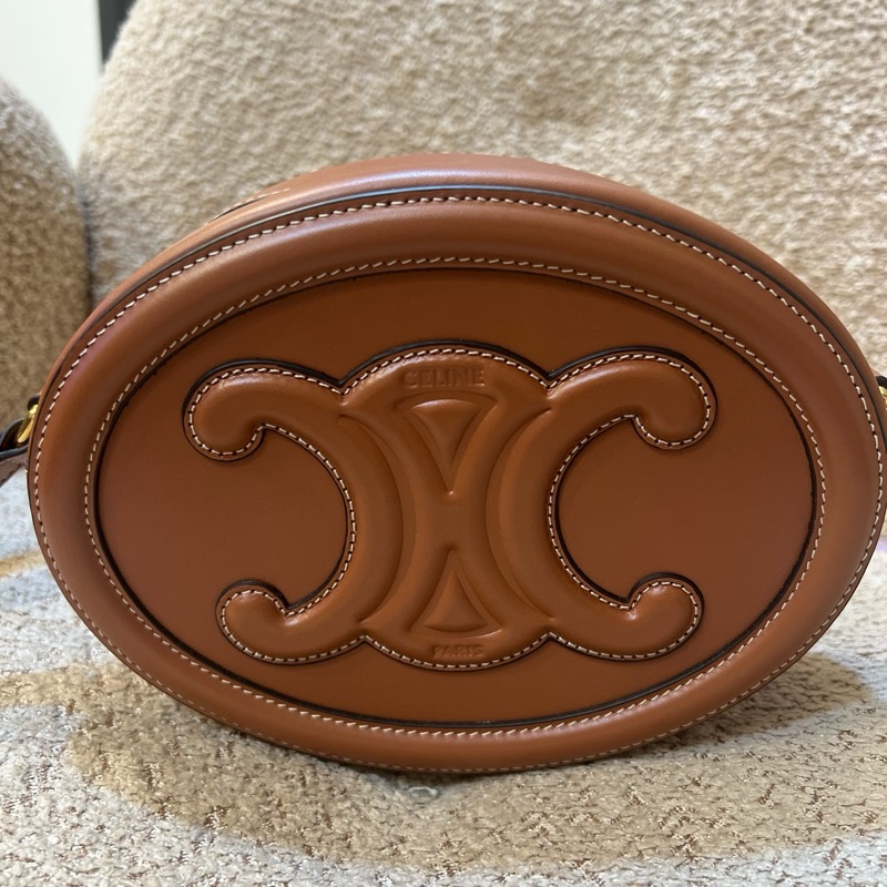 CELINE焦糖色大圓餅包-5