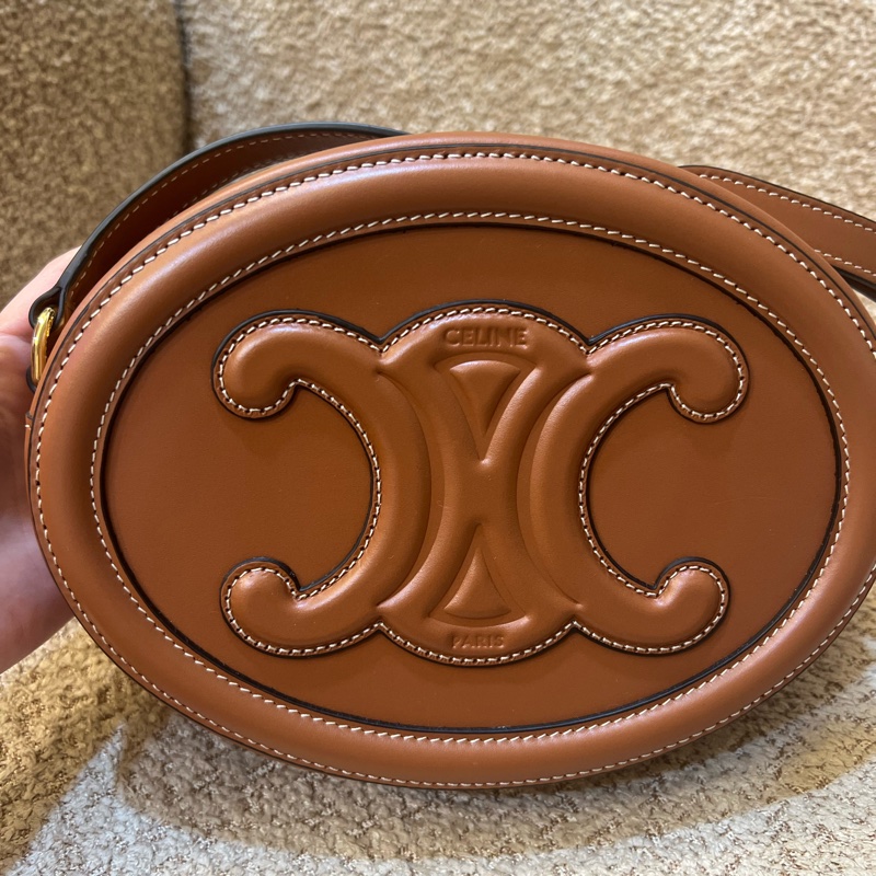 CELINE焦糖色大圓餅包-6