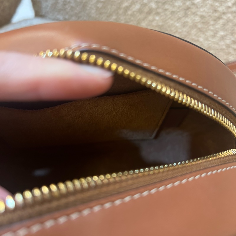 CELINE焦糖色大圓餅包-10