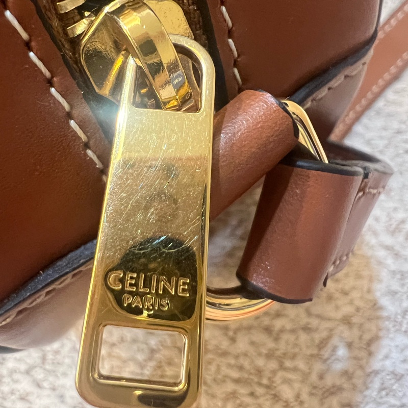 CELINE焦糖色大圓餅包-11