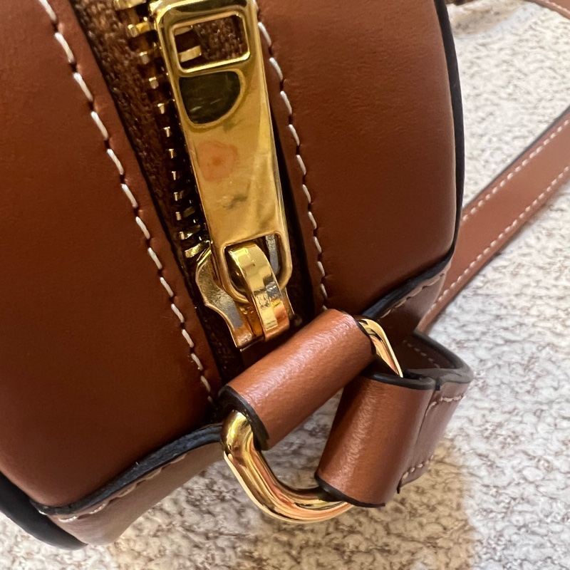 CELINE焦糖色大圓餅包-13