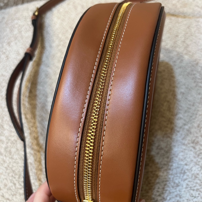 CELINE焦糖色大圓餅包-14