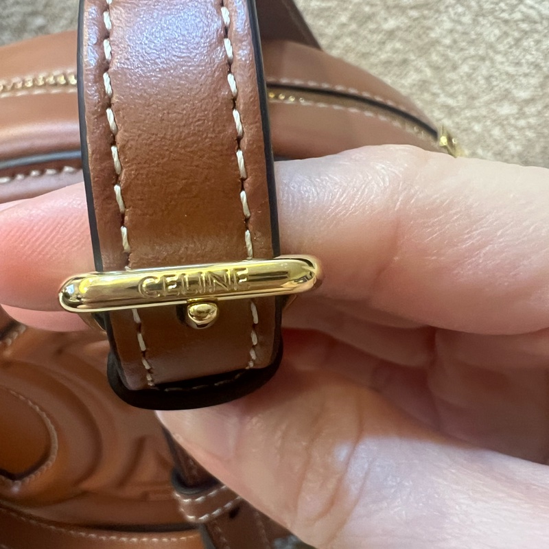 CELINE焦糖色大圓餅包-15