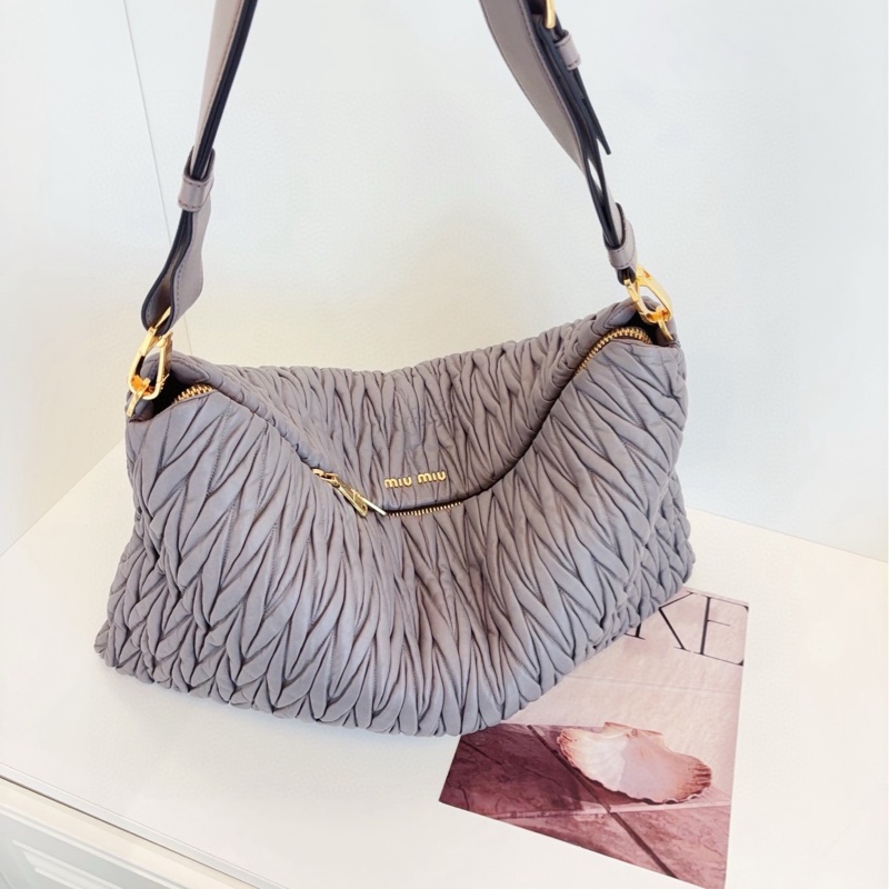 Miumiu灰金皺皺機場包-4