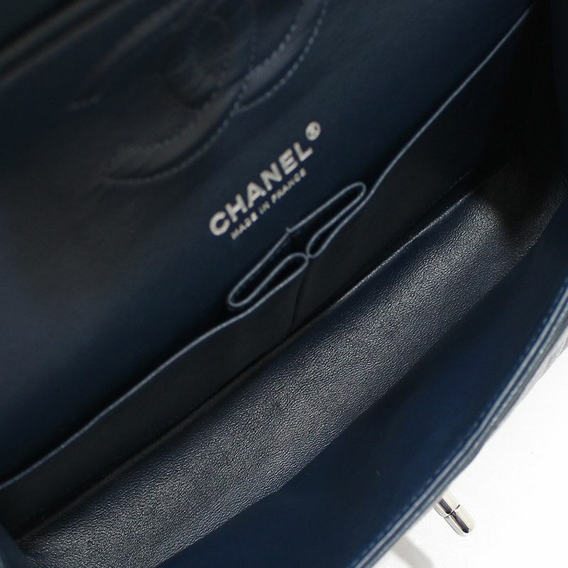【包稅】CHANEL A01112 海軍藍魚子醬銀色經典中型單肩包-10
