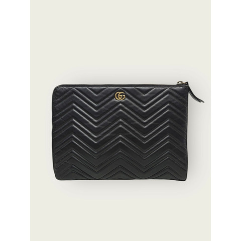 【包稅】GUCCI 黑色 GG Marmont 馬特拉塞凸紋 V 型手拿包