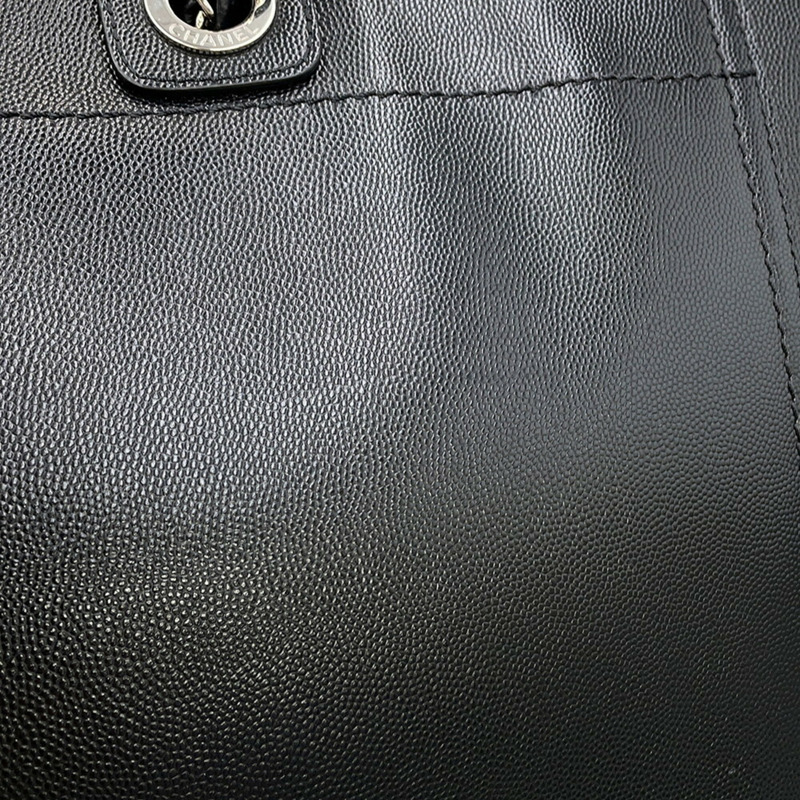 香奈兒 Deauville 手提包，飾有 Coco 標誌和鉚釘，A57069，兩用，黑色-7