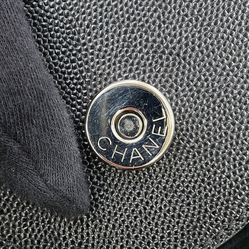 香奈兒 Deauville 手提包，飾有 Coco 標誌和鉚釘，A57069，兩用，黑色-14