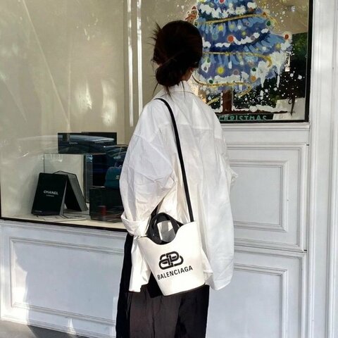 BALENCIAGA 黑白帆布肩背斜背水桶包15*22*15 98新配件塵袋