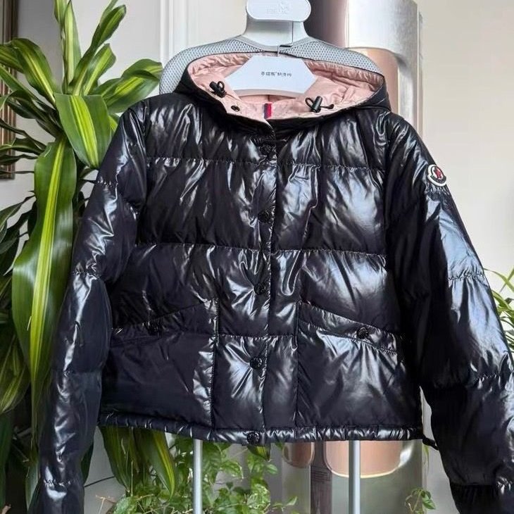 moncler 羽絨服短款黑色亮面bardanette1碼 肩寬41cm衣長50cm胸圍51cm 99新配件塵袋衣架-1
