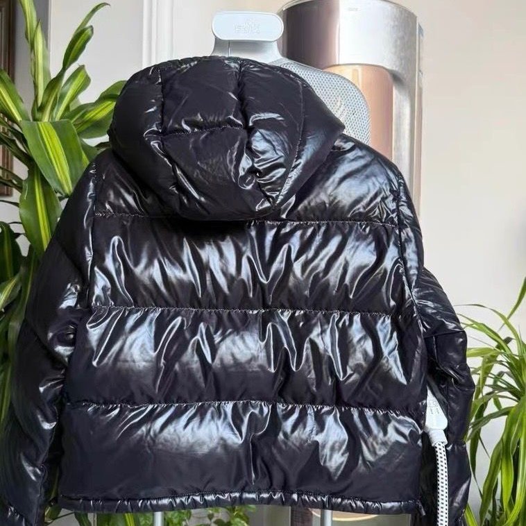 moncler 羽絨服短款黑色亮面bardanette1碼 肩寬41cm衣長50cm胸圍51cm 99新配件塵袋衣架-3