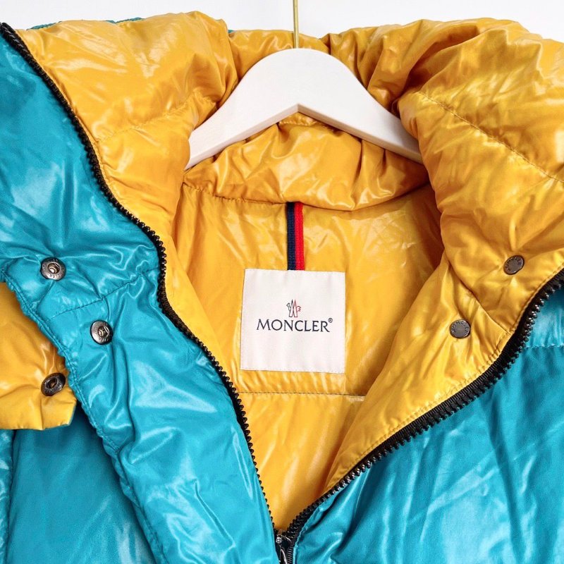Moncler 湖水藍拼色亮面厚款羽絨外套00碼 98新配件塵袋衣架-4