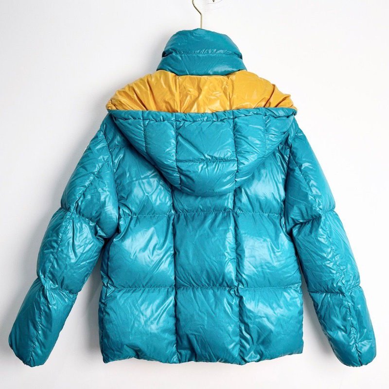 Moncler 湖水藍拼色亮面厚款羽絨外套00碼 98新配件塵袋衣架-5
