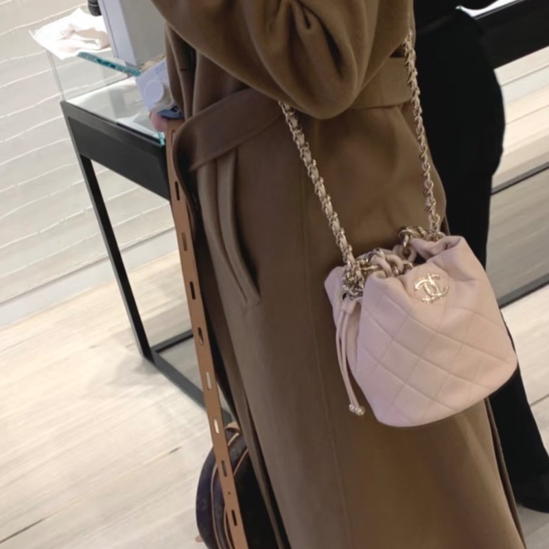 Chanel 琺瑯鏈條水桶包櫻花粉色金扣羊皮 芯片款 15*17*12.5 98新配件塵袋購證-0