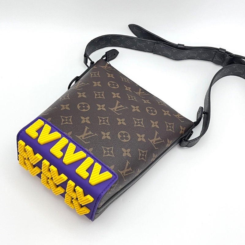 LV限量老花 Rubber cruiser橡膠郵差肩背斜背包16*24*9 98新配件塵袋-3