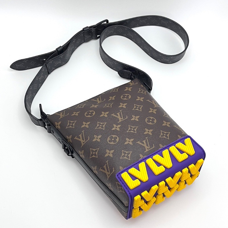 LV限量老花 Rubber cruiser橡膠郵差肩背斜背包16*24*9 98新配件塵袋-5