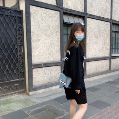 PRADA Ribbon 系列   牛皮肩背斜背舌頭包20*14*6 98新配件塵袋