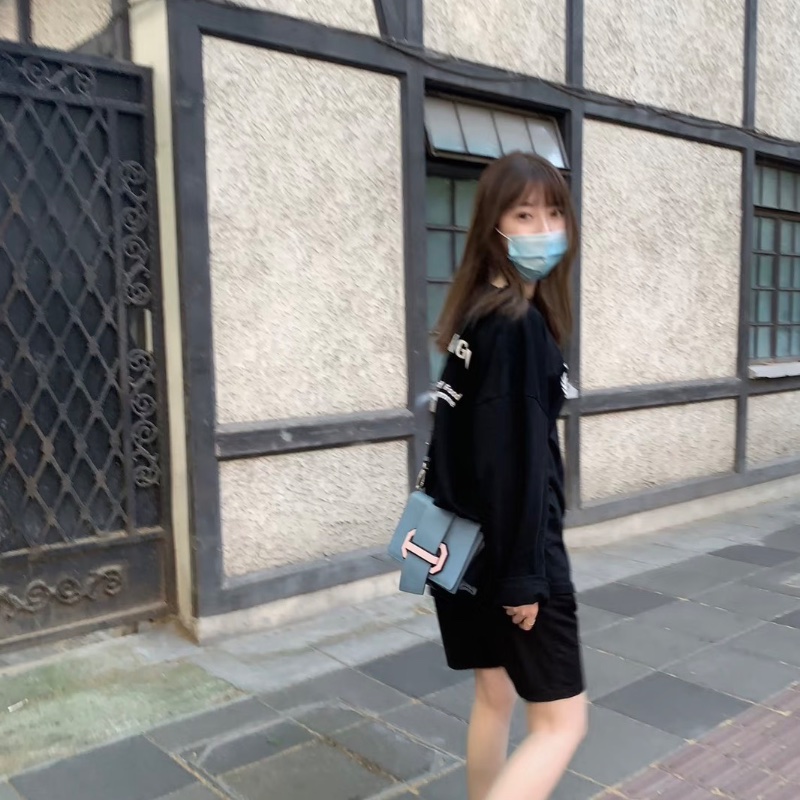 PRADA Ribbon 系列   牛皮肩背斜背舌頭包20*14*6 98新配件塵袋-0