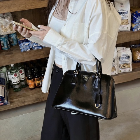 PRADA黑金十字紋手提肩背斜背貝殼包33*25*16 99新配件塵袋