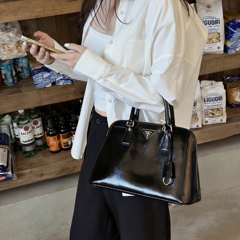 PRADA黑金十字紋手提肩背斜背貝殼包33*25*16 99新配件塵袋-0