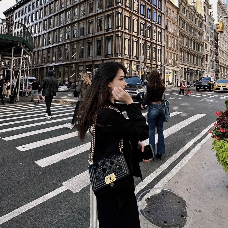 CHANEL 黑金限量 山茶花Leboy小號肩背斜背包20*12*8 98新配件塵袋保卡-0