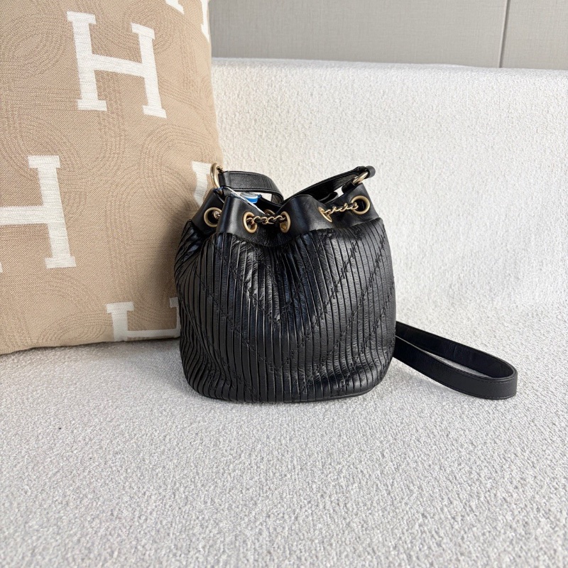 Chanel 抽繩水桶包   黑色金扣15*16*13 98新塵袋-3