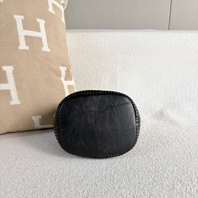 Chanel 抽繩水桶包   黑色金扣15*16*13 98新塵袋-4