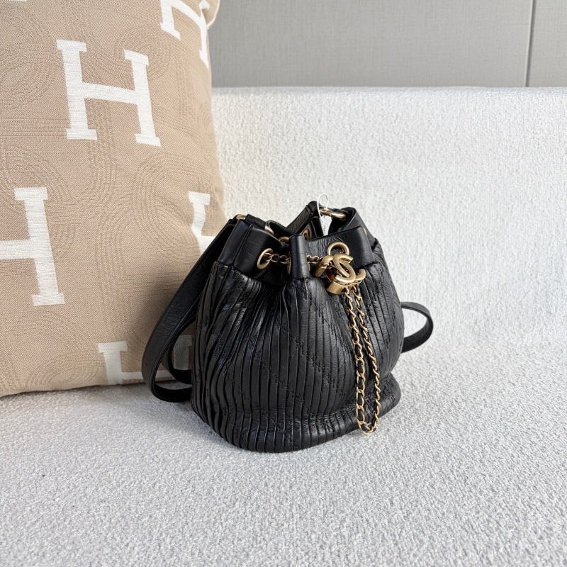 Chanel 抽繩水桶包   黑色金扣15*16*13 98新塵袋-5