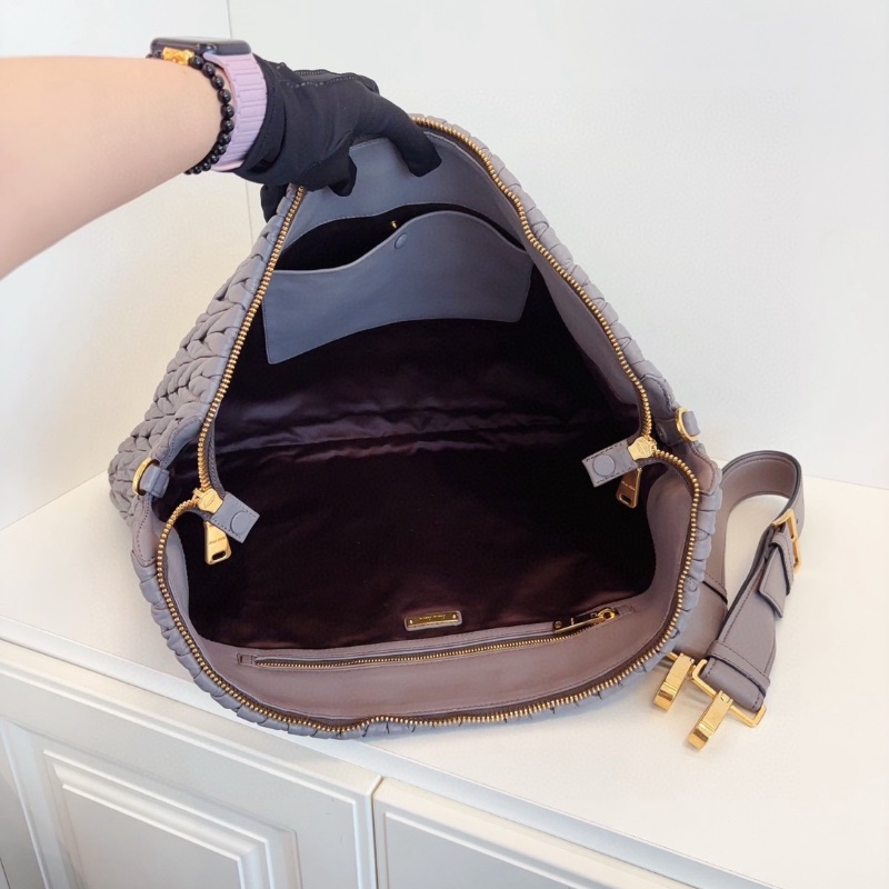 MiuMiu 灰金皺摺全皮機場包 50*36  98新配件塵袋-2