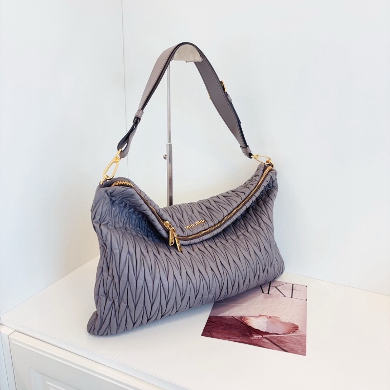 MiuMiu 灰金皺摺全皮機場包 50*36  98新配件塵袋-3