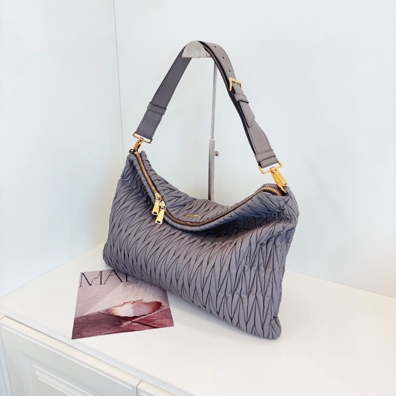 MiuMiu 灰金皺摺全皮機場包 50*36  98新配件塵袋-4