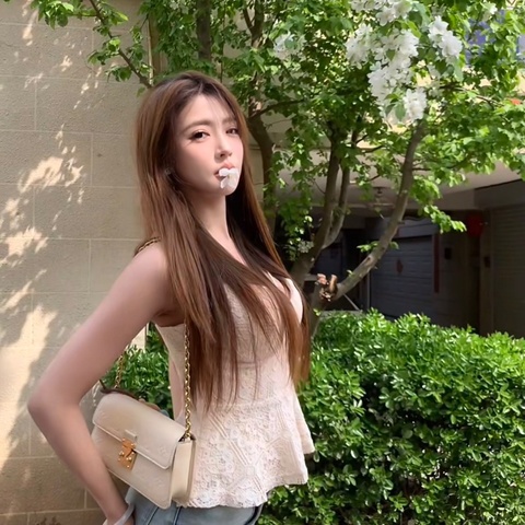 LV  Wallet On Chain Metis 奶白色 全皮壓花郵差鏈條包 芯片款19*11*5  99新配件塵袋