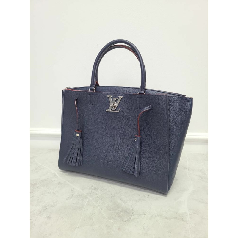 【包稅】LOUIS VUITTON Marine Rouge 粒面小牛皮銀色 Lockme 兩用手提包-2