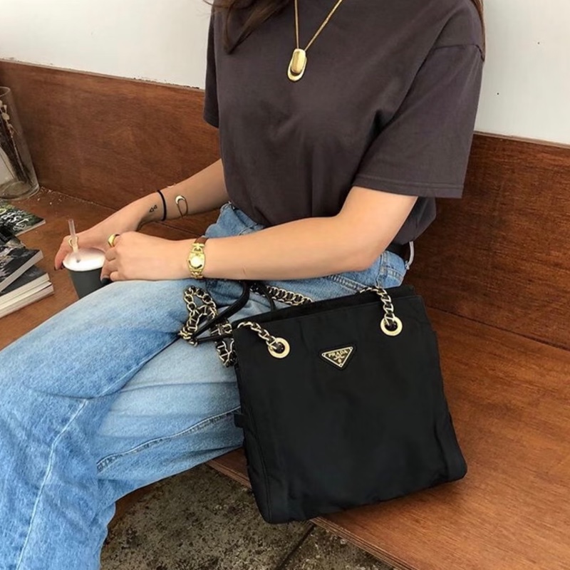 🌷Prada 黑銀鏈條降落傘經典單肩包 ｜經典花紋✦fufu style 精品✦ 氣質款｜-1