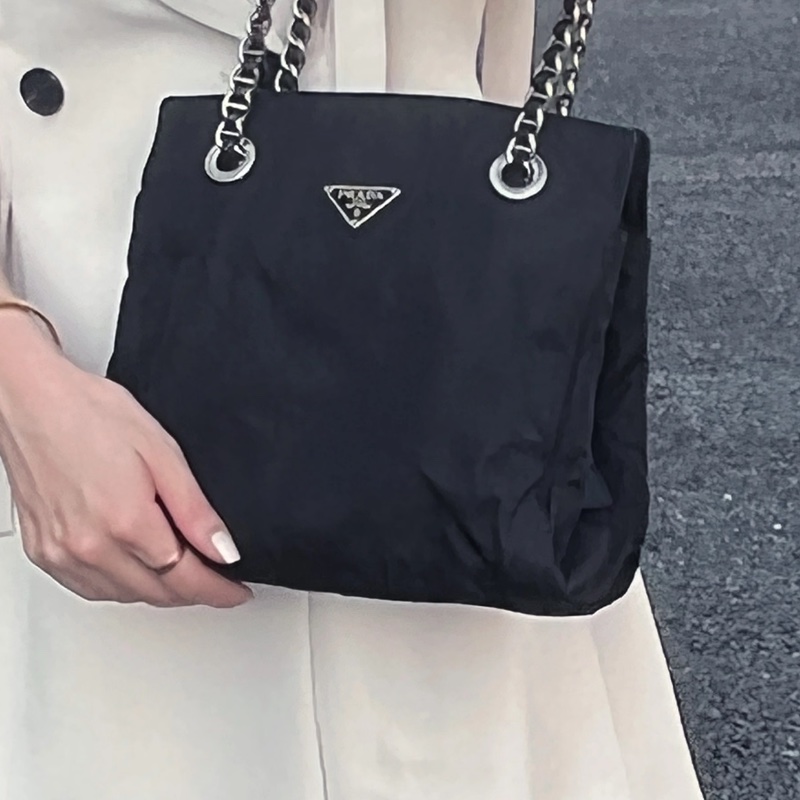 🌷Prada 黑銀鏈條降落傘經典單肩包 ｜經典花紋✦fufu style 精品✦ 氣質款｜-2