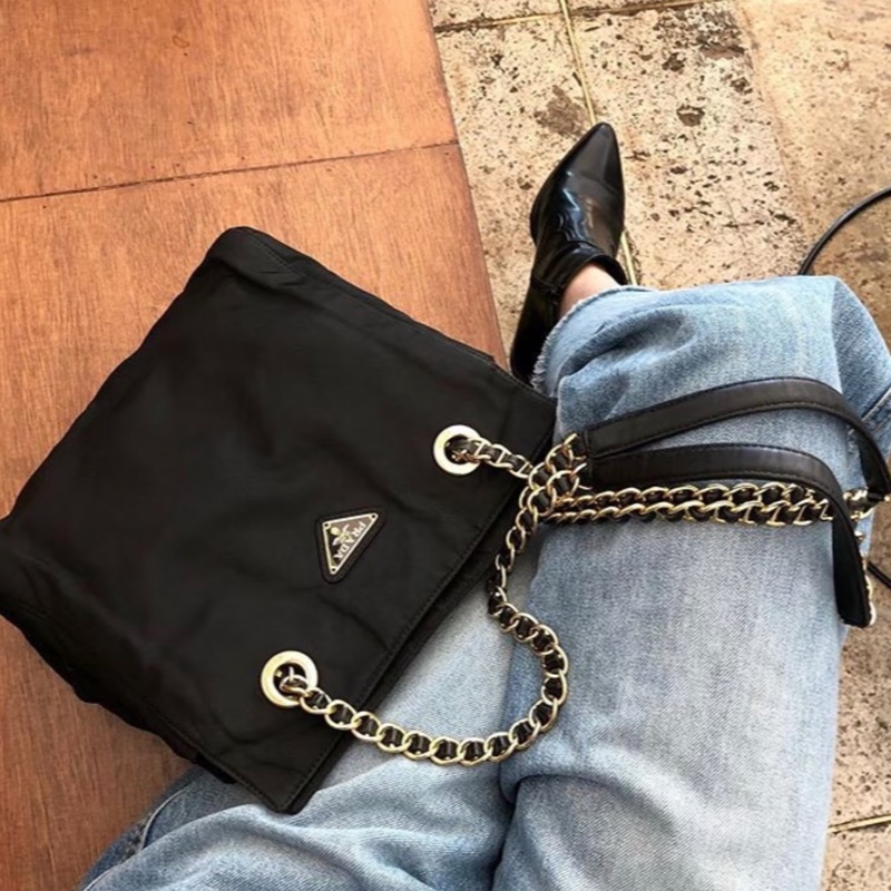 🌷Prada 黑銀鏈條降落傘經典單肩包 ｜經典花紋✦fufu style 精品✦ 氣質款｜-4