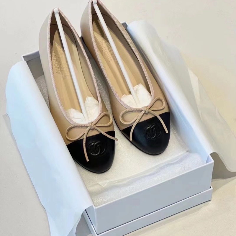 全新閒置新，未使用Chanel香奈兒uniform 米色拼黑色芭蕾平底鞋 尺碼：35-1