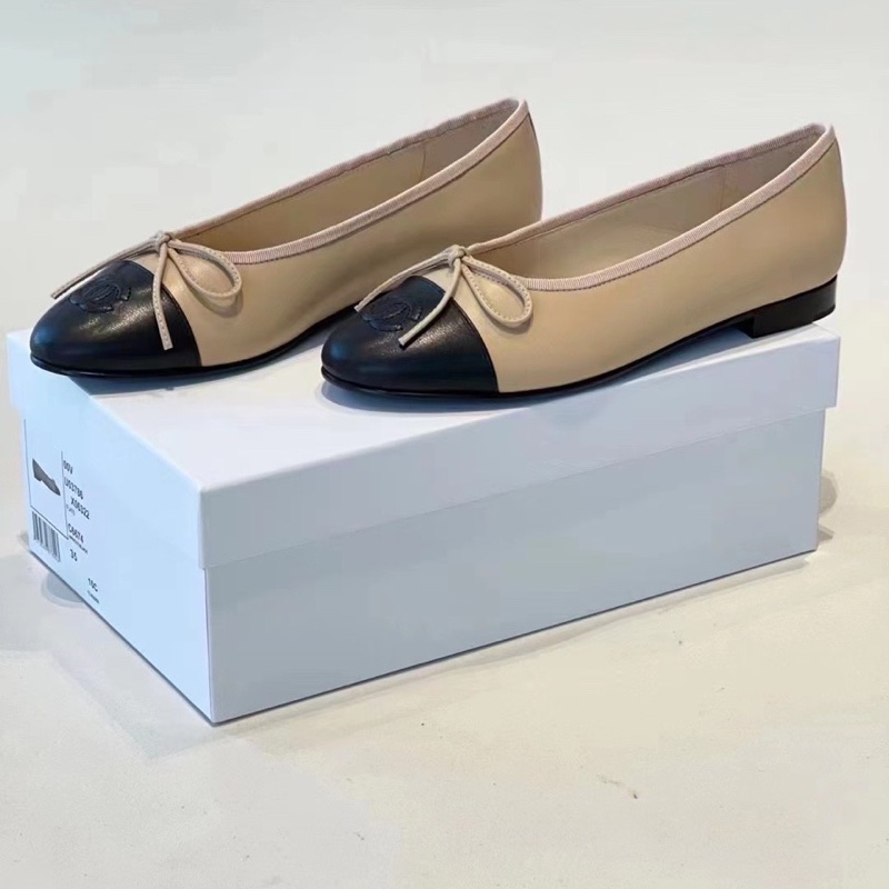 全新閒置新，未使用Chanel香奈兒uniform 米色拼黑色芭蕾平底鞋 尺碼：35-3