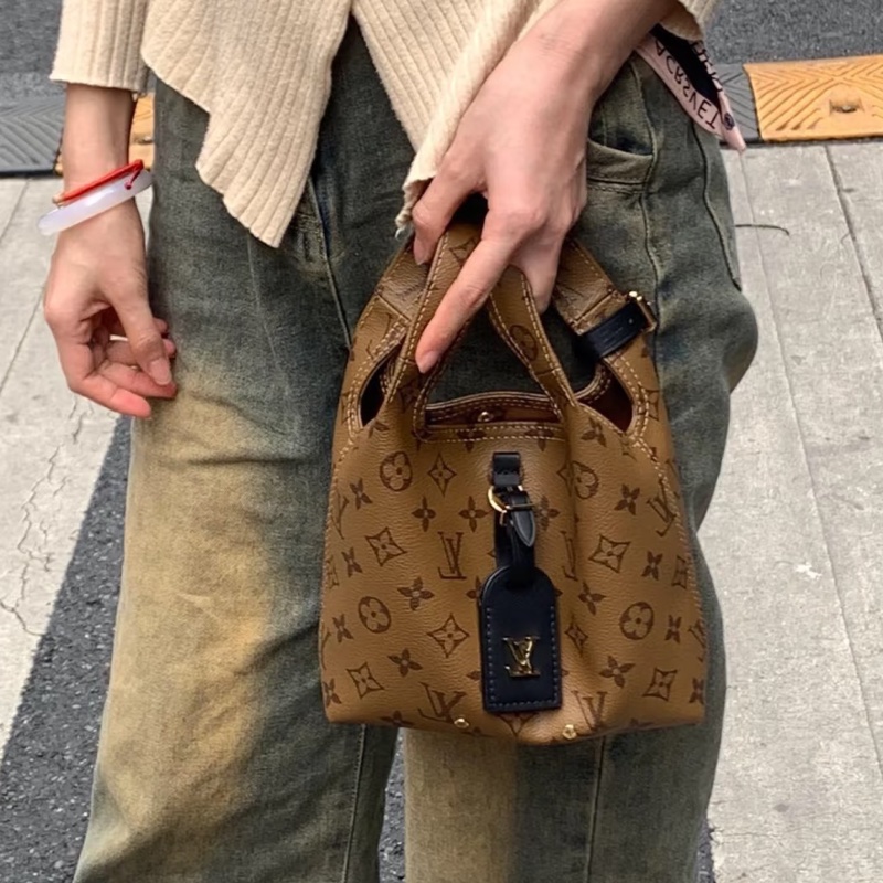 率性日常款🤩99新🈶購證💫Lv路易威登老花AtlantisBB菜籃子手提包-1