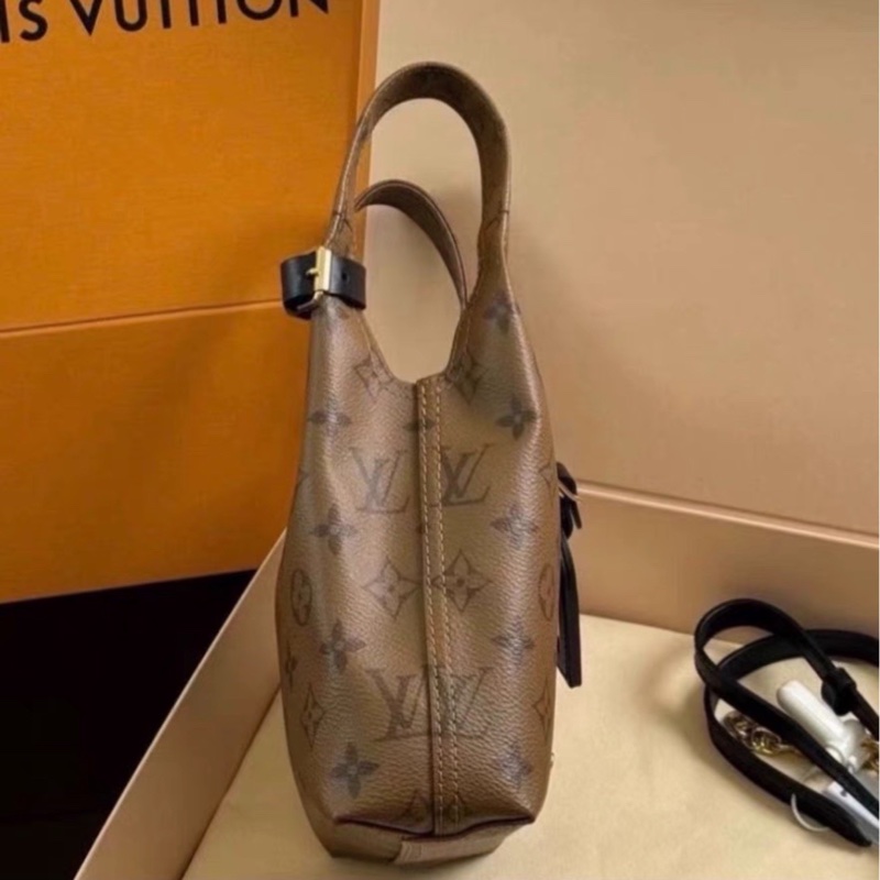 率性日常款🤩99新🈶購證💫Lv路易威登老花AtlantisBB菜籃子手提包-15