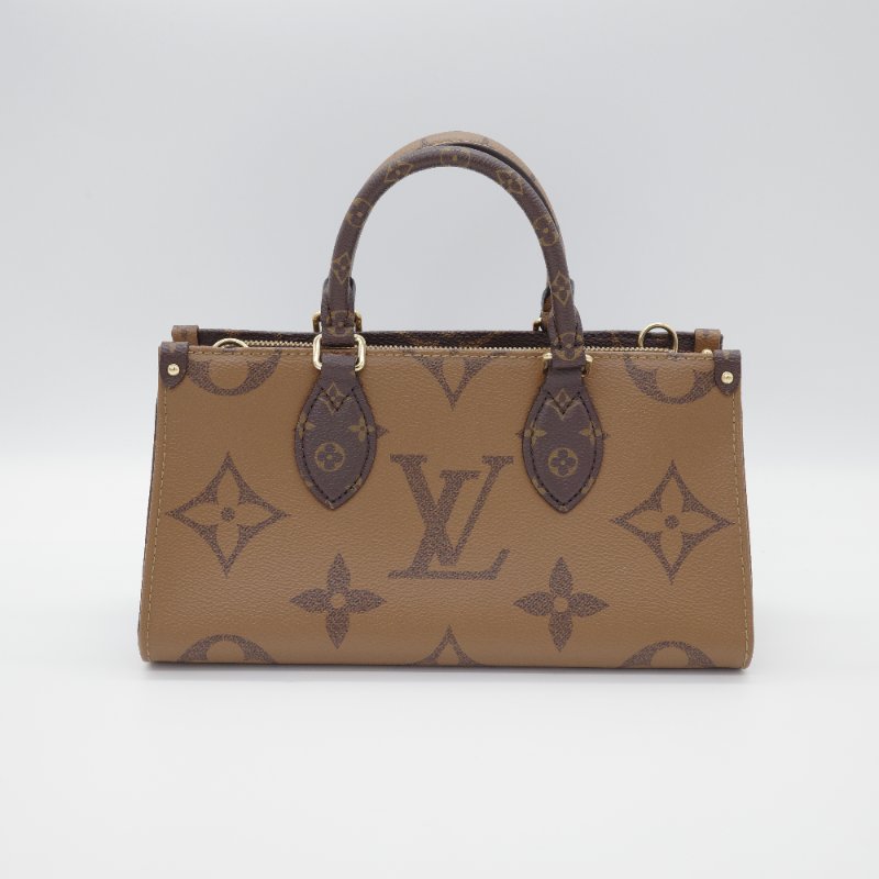 【CP 精選🌟小編推薦】Louis Vuitton 路易威登 On The Go East West Reverse 塗層帆布 雙色手提包 附零錢包 背帶 肩背包｜專櫃 11 萬-4