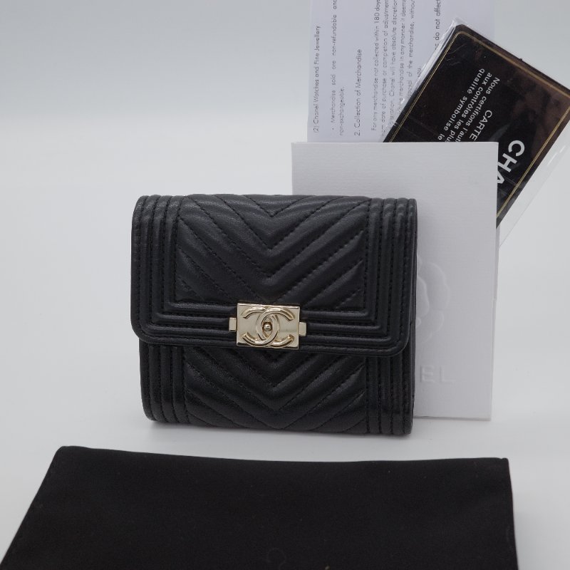 Chanel 香奈兒 Boy 黑色 V字山形紋羊皮 短夾-0