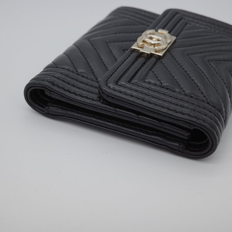 Chanel 香奈兒 Boy 黑色 V字山形紋羊皮 短夾-5