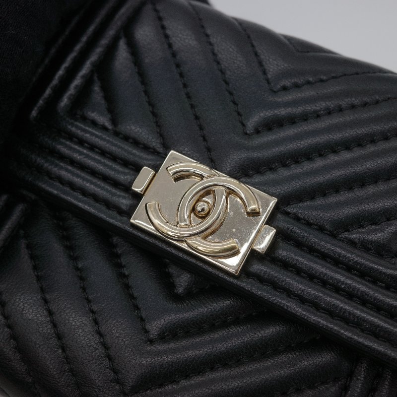 Chanel 香奈兒 Boy 黑色 V字山形紋羊皮 短夾-8