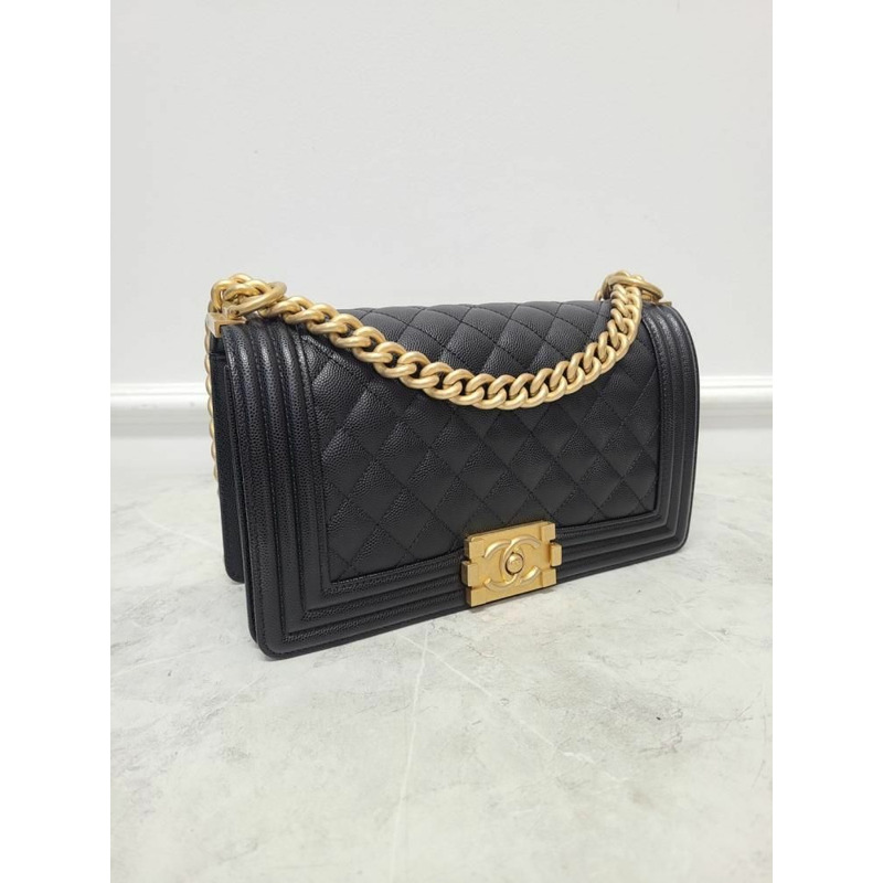【包稅】CHANEL 黑色魚子醬金色 Boy Bag 中號-2