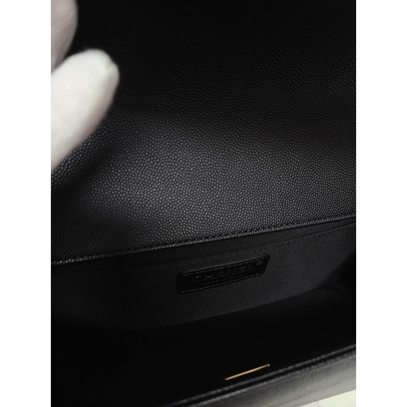 【包稅】CHANEL 黑色魚子醬金色 Boy Bag 中號-4